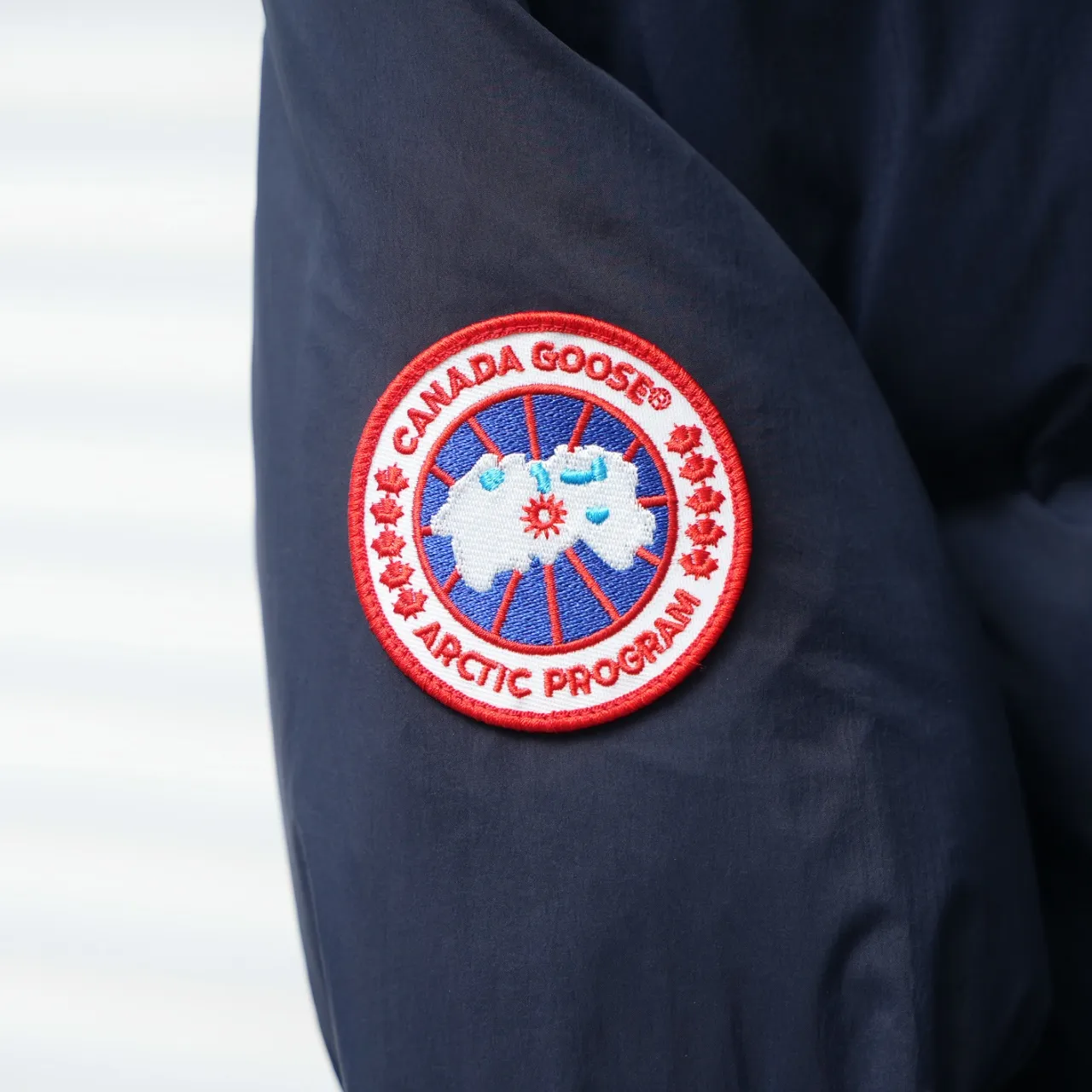 P780 CANADA GOOSE丨Canada Goose 2802 Sleeve Logo Stand Collar Down Jacket Color: Dark Blue Red Logo Size: XS-XXL